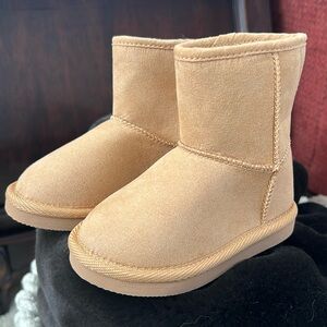 ❤️ CUTEST BOOTS!!! Toddler SIZE 6!! 🦋 🦋